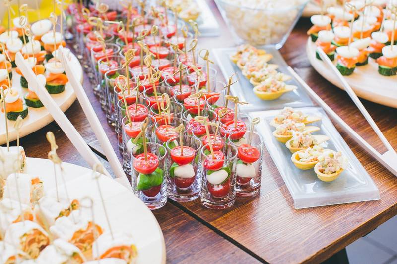 Свадебное меню на 30 человек в кафе & дома? (или ресторане) летом [2019] – варианты блюд и дополнительные советы