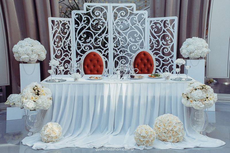 Стол молодоженов ???? как украсить, декор для украшения столов на свадьбе
