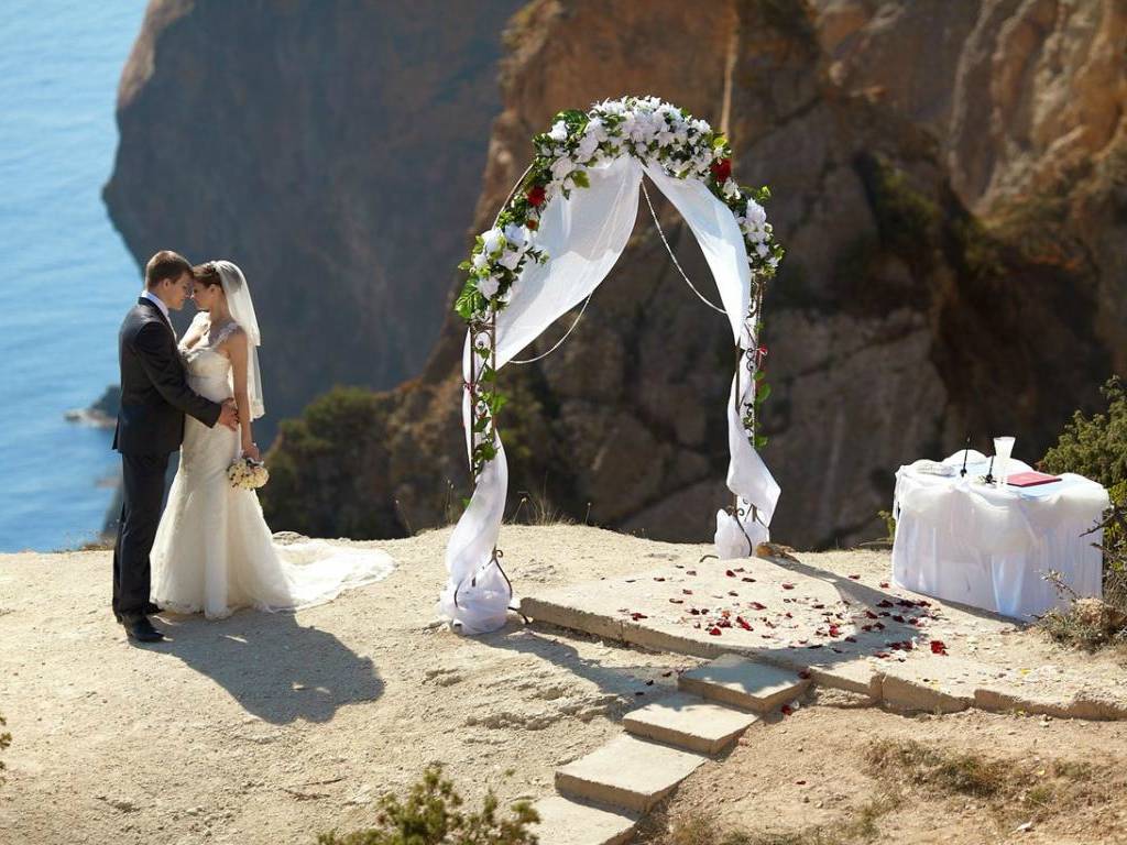 Свадьбы в крыму - организация и проведение свадеб у моря под ключ.