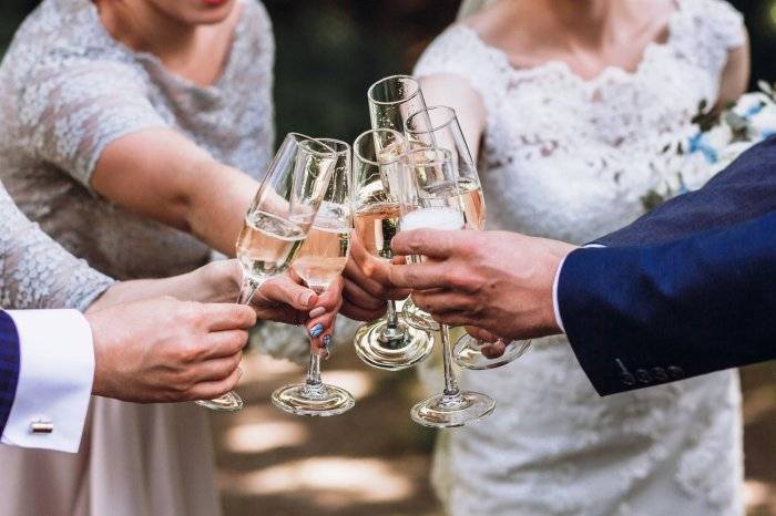 Сколько шампанского нужно на свадьбу — расчет и обзор лучших марок