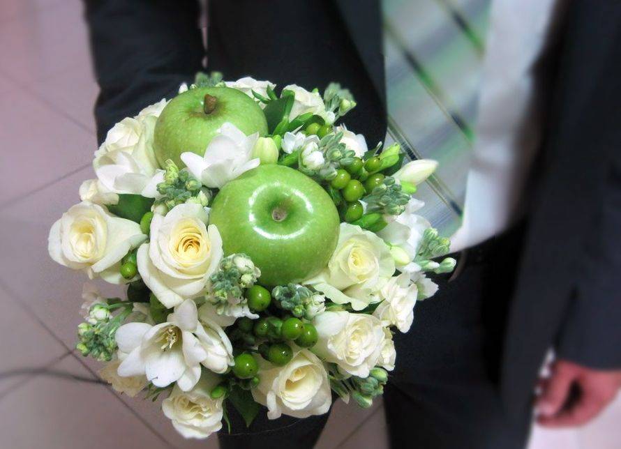 Необычный зеленый свадебный букет невесты