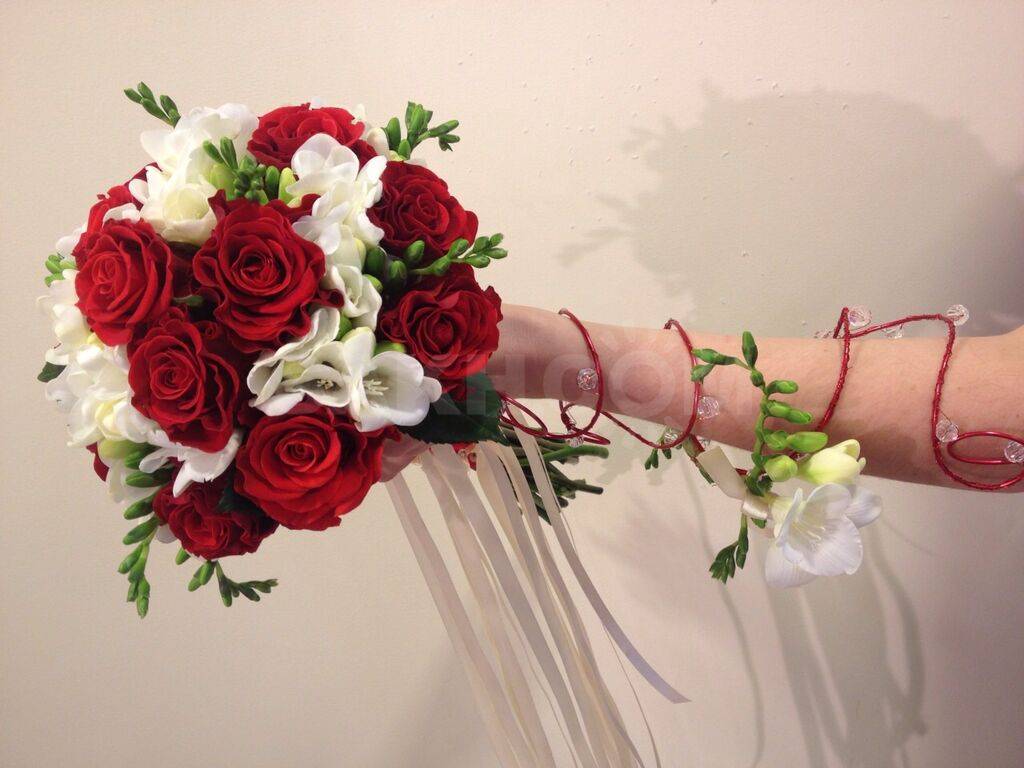 Свадебные букеты из роз: фото, описание. свадебные букеты из ромашек и роз