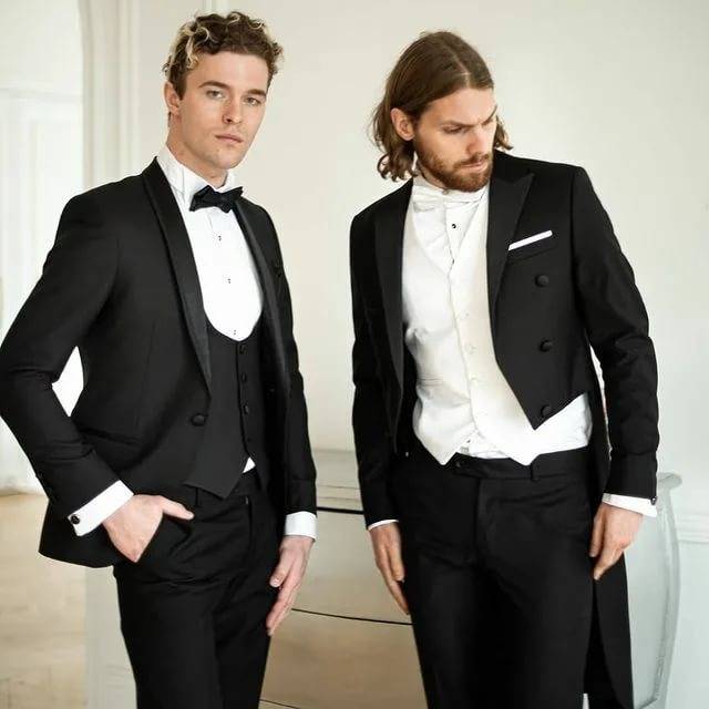 Модные мужские свадебные костюмы 2021 года: фото тенденции