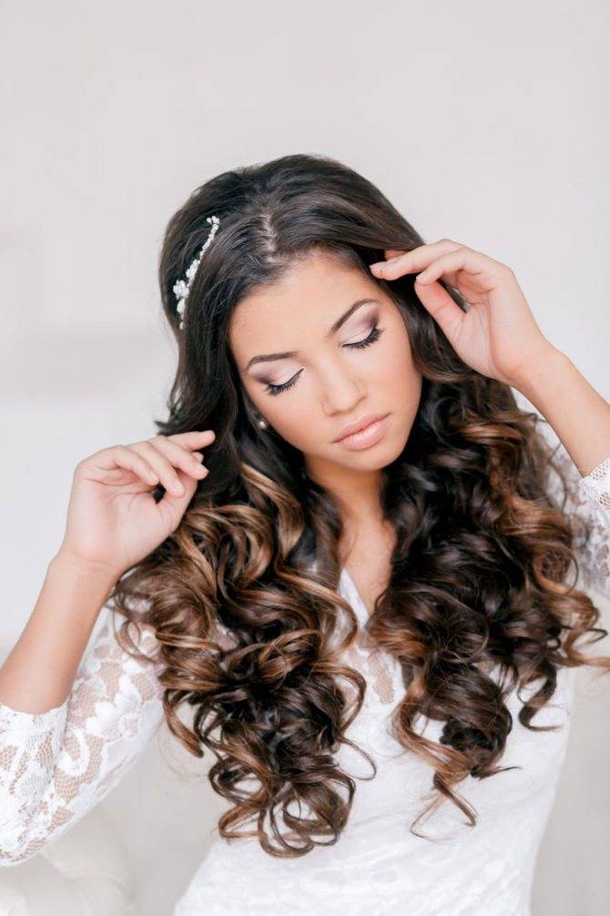 Чарующий freestyle: выбираем свадебные прически с распущенными волосами