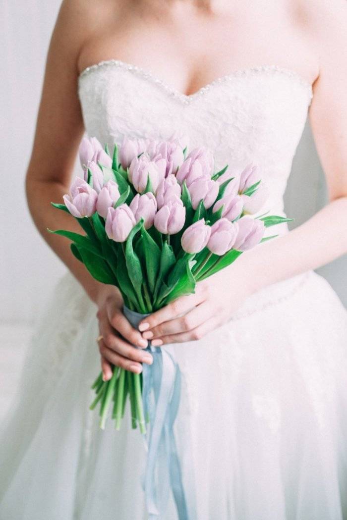 Свадебные букеты из тюльпанов – идеи оформления и советы по выбору