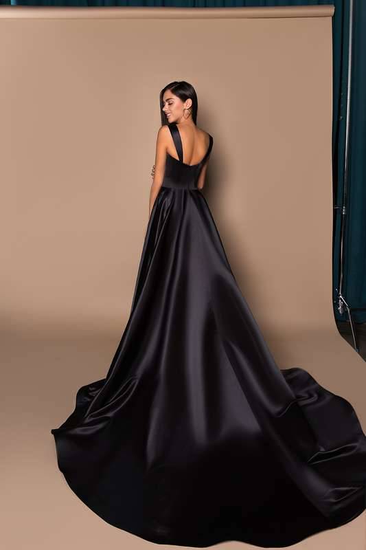 Необычное черное платье на свадьбу для экстравагантной невесты