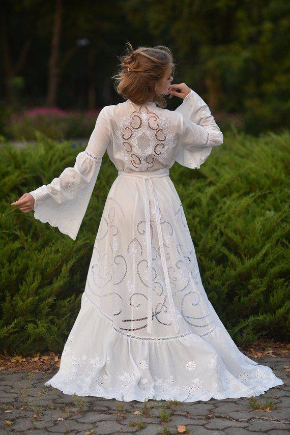 Свадебное платье с вышивкой
