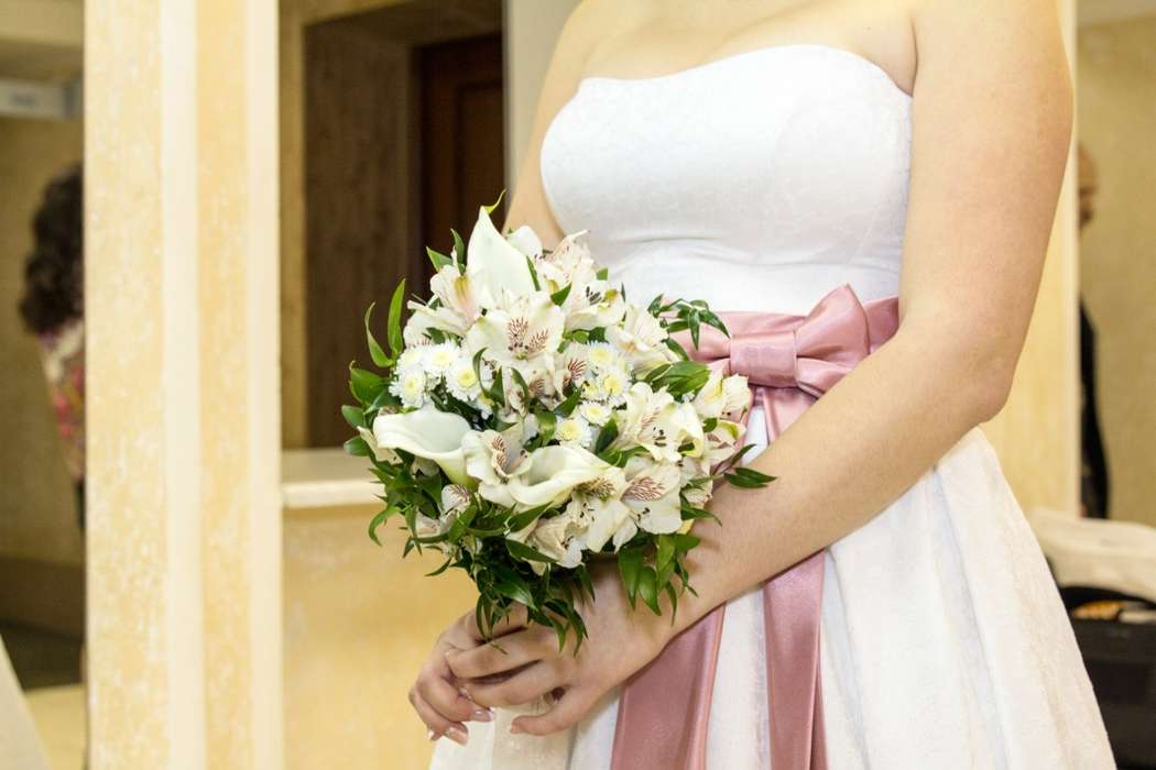Свадебная шпаргалка: кто покупает букет жениха для невесты?