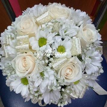 Букет невесты из желтых роз: варианты свадебных композиций
