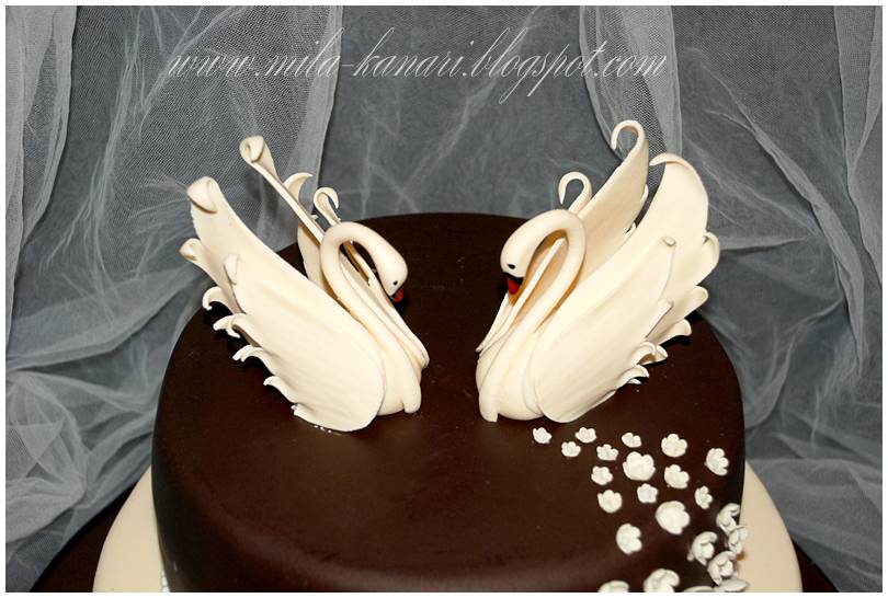 Свадебный торт с лебедями из мастики, карамели и шоколада - идеи оформления с фото