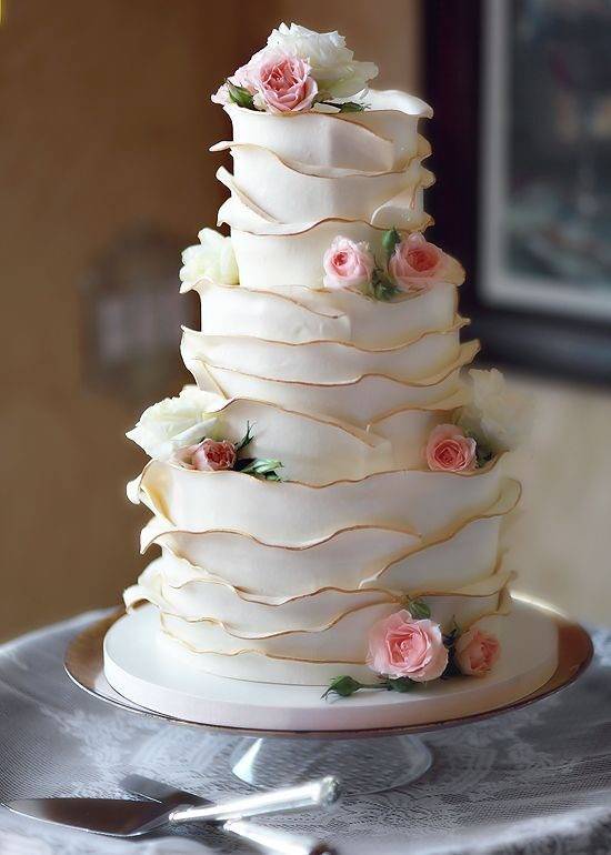 Свадебные трехъярусные торты - как выбрать форму, цвет и начинку, фото и видео