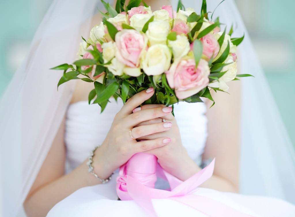 Свадебный букет: история, традиции и приметы. букет невесты — дублер: зачем он нужен