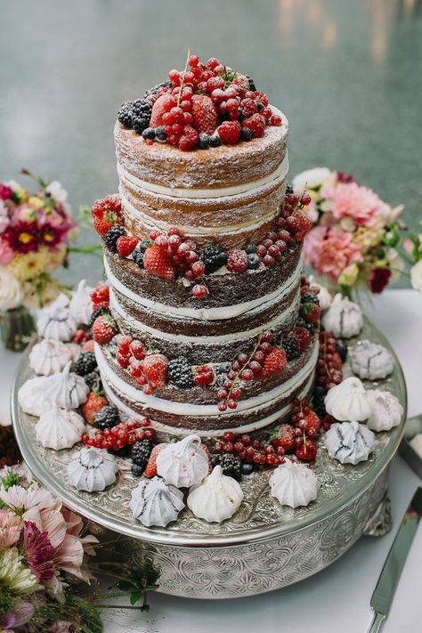 Открытые свадебные торты – величественная простота