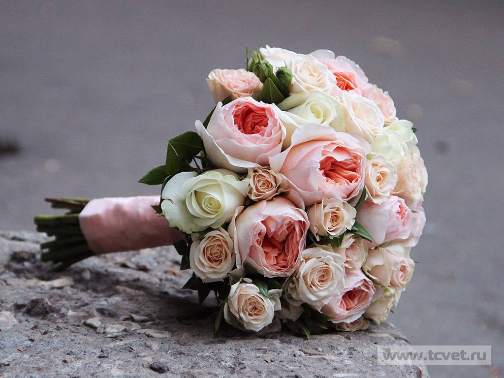 Свадебный букет из пионовидных роз - варианты сочетания с другими цветами, фото