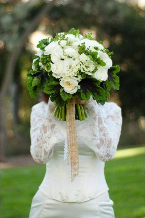 Потрясающие идеи флористов с фото для бело-зеленого букета невесты