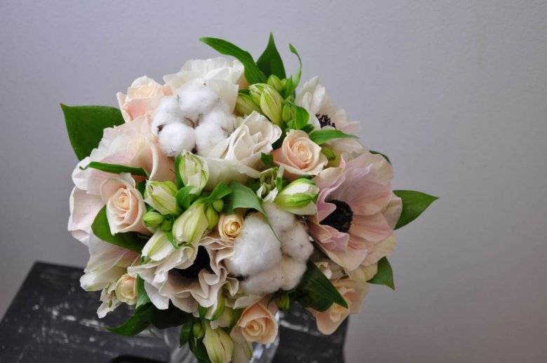Идеи по оформлению букета невесты из роз и фрезий, других цветов