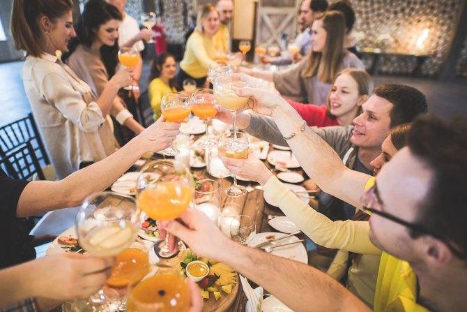 Расчет количества напитков на свадьбу: спиртные и безалкогольные