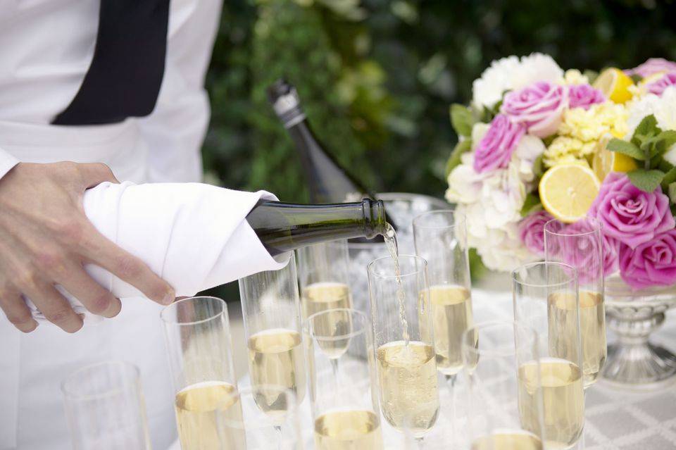 Свадебный банкет: как правильно выбрать вино
