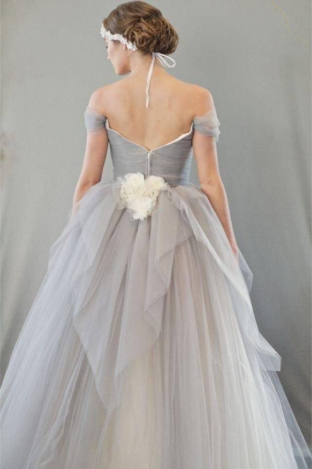 Как выбрать свадебное платье серого цвета – модные тренды, советы