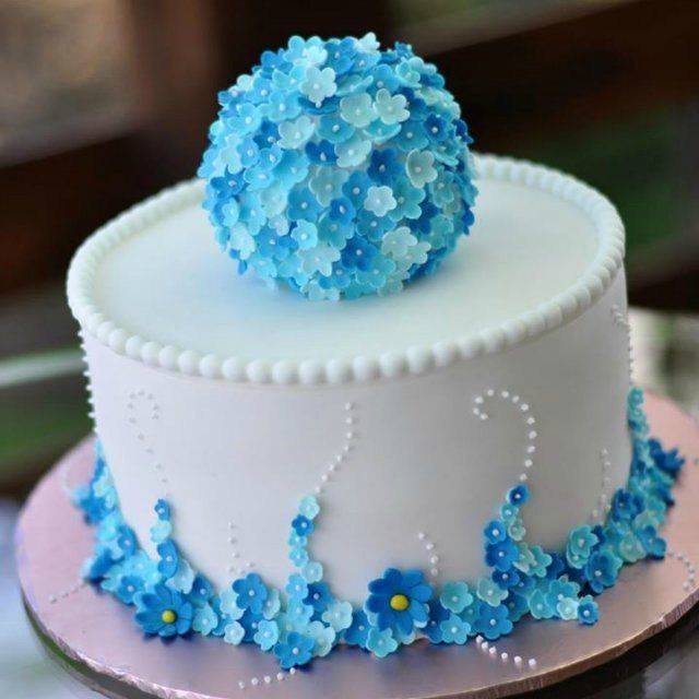 Кремово синий. Голубой торт. Декор торта голубой. Торт в голубых тонах для девочки. Голубой торт для девочки.