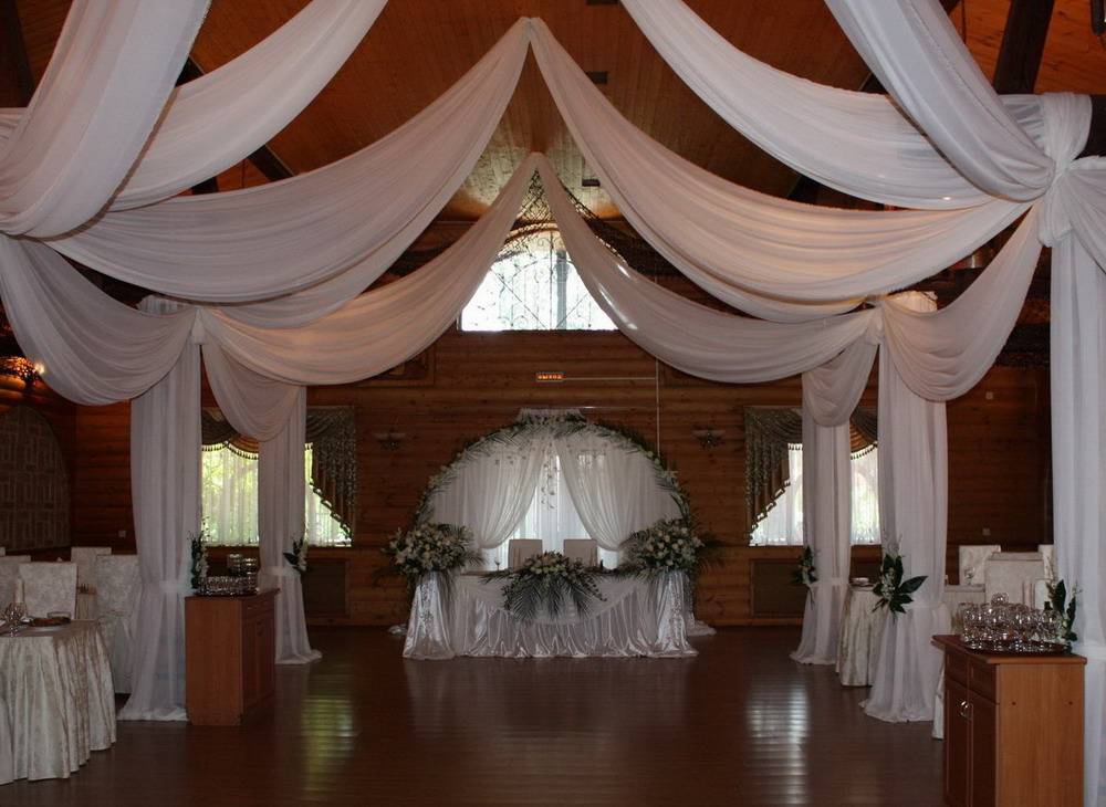 Стильный свадебный зал: варианты торжественного оформления