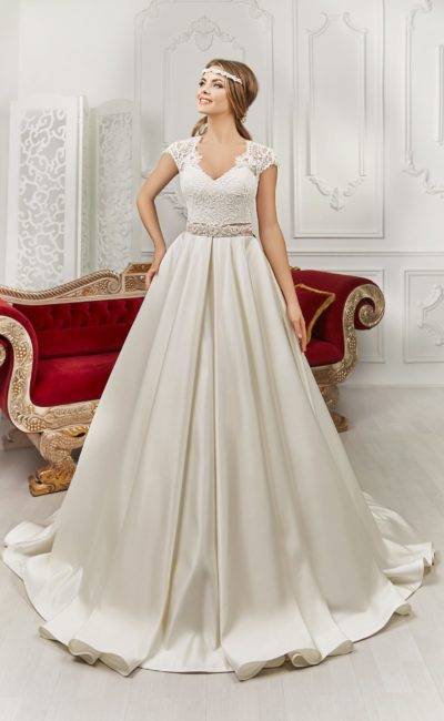 Мода на традиционный образ невесты – свадебные платья классического стиля с кружевом