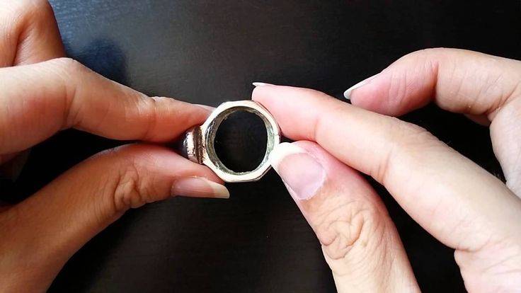Как уменьшить размер кольца: изменение размера кольца в мастерской и в домашних условиях