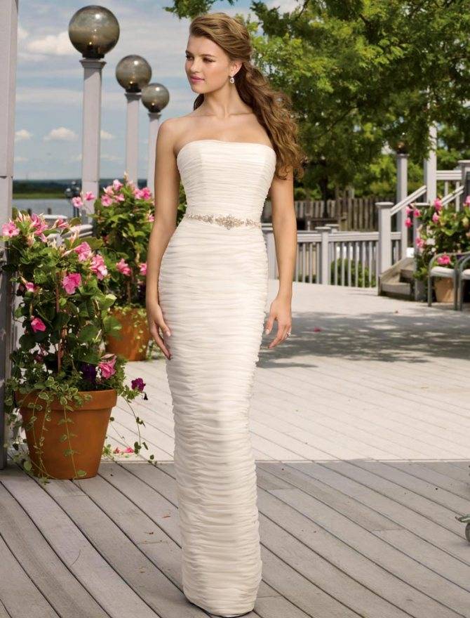 Приталенные свадебные платья: обзор узких, обтягивающих моделей для невест
