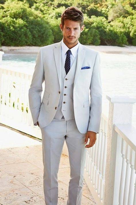 Как выбрать белый мужской костюм на свадьбу