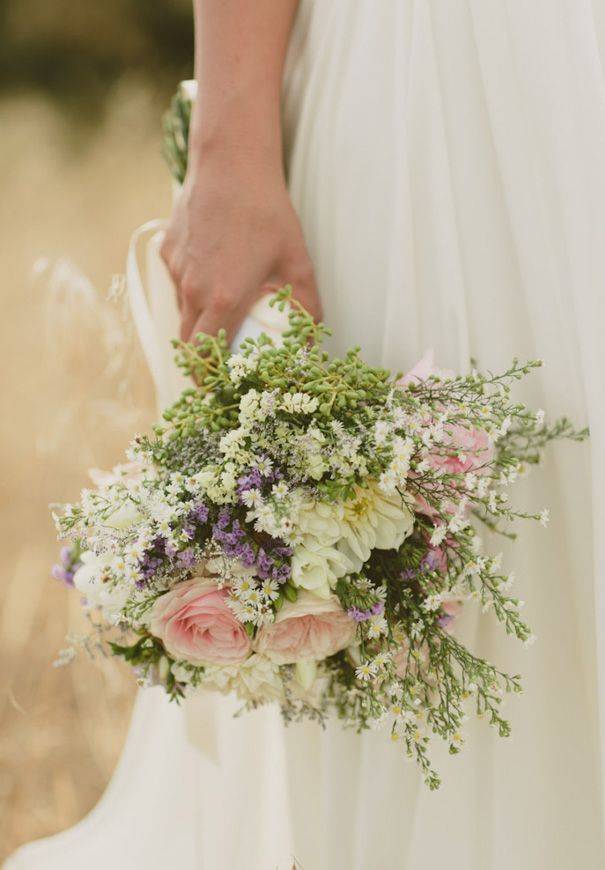 Синий букет невесты: подходящие цветы, сочетания, оформление, фото