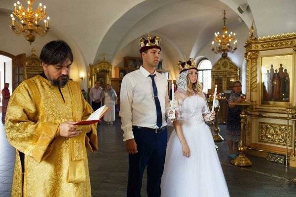 Подвенечное платье для венчания в православной церкви: какое можно надеть на обряд 2020 года