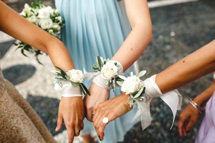 Браслет из цветов для подружек невесты: как сделать из живых и искусственных цветков, плюсы и минусы цветочных украшений на руку, инструкции и видео-уроки