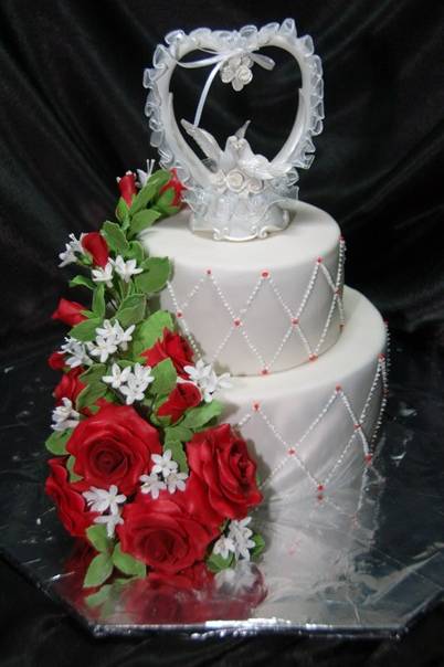 Свадебный торт ? с лебедями - символами брака и верности