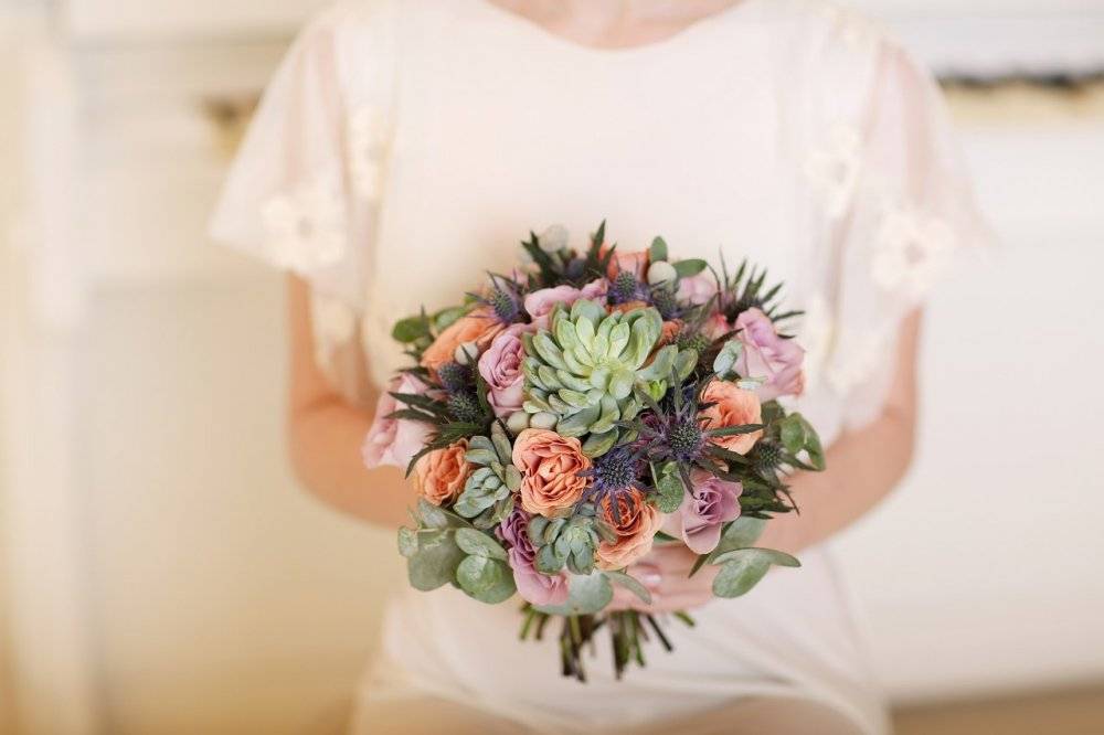 Каскадный букет невесты из лилий, роз или орхидей - как сделать своими руками, мастер-класс с фото и видео