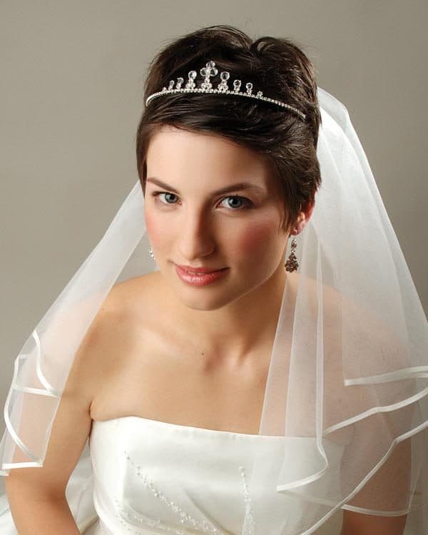 Свадебные прически с фатой: фото и идеи укладок на длинные, средние и короткие волосы