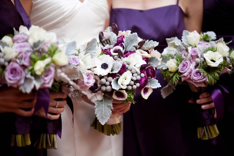 Фиолетовый букет невесты – новые тенденции свадебной моды