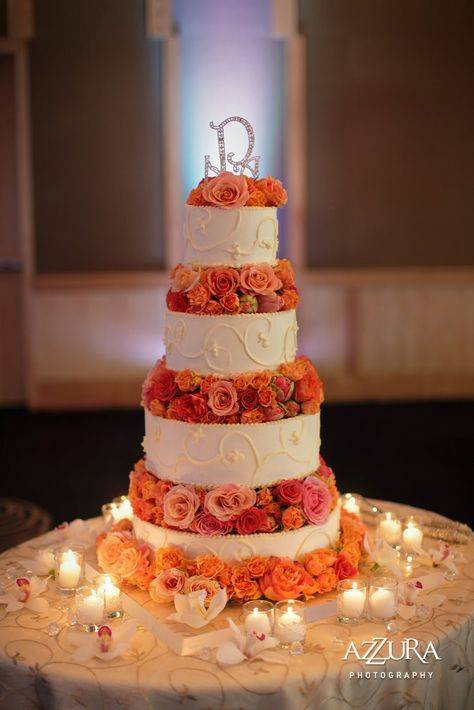 Свадебный торт персикового цвета – нежность и красота