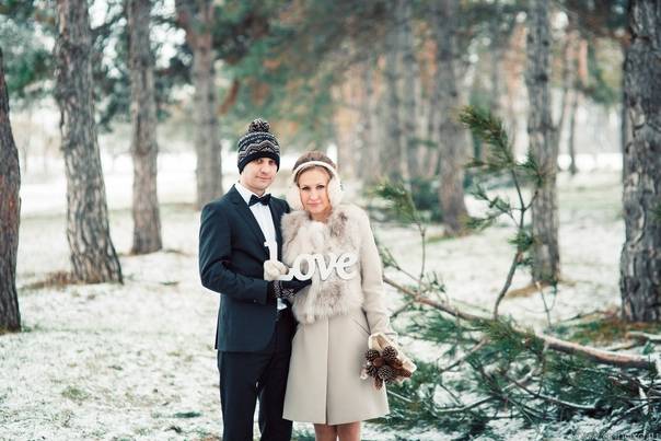 Идеи и аксессуары фотосессии свадьбы для двоих осенью на природе от команды trip&love