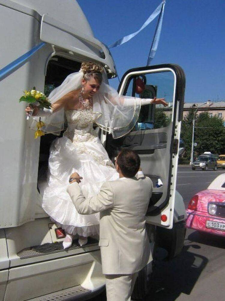 Свадебные фото: 15 курьезных снимков, которые можно было снять только на свадьбе | ололо - смешные картинки и веселые истории