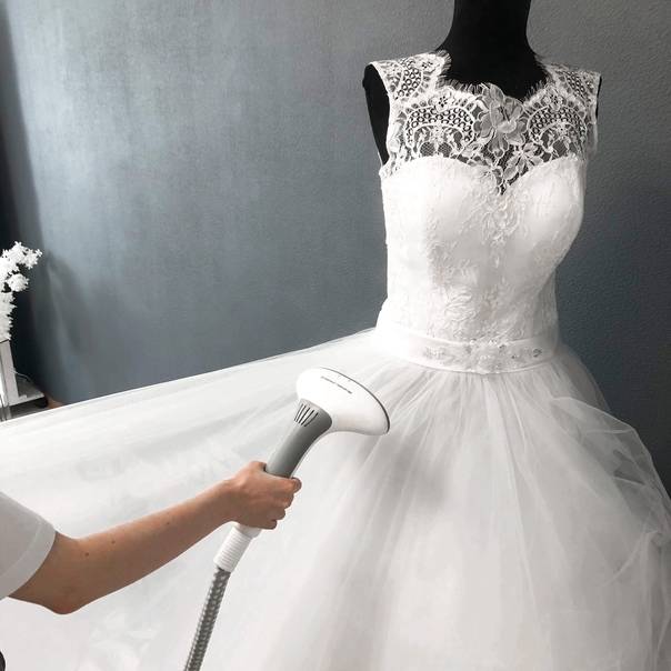 Способы отпаривания свадебного платье, можно ли это сделать в домашних условиях