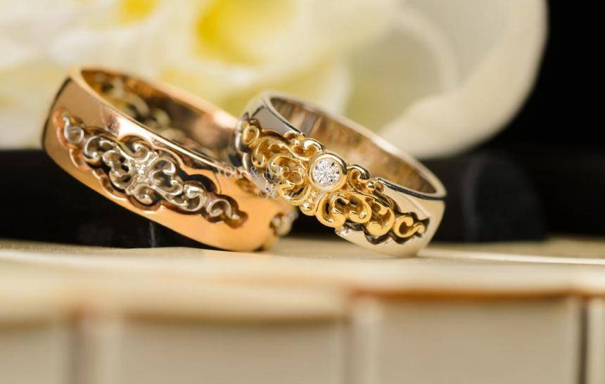Обручальные кольца: приметы, связанные с главным свадебным украшением