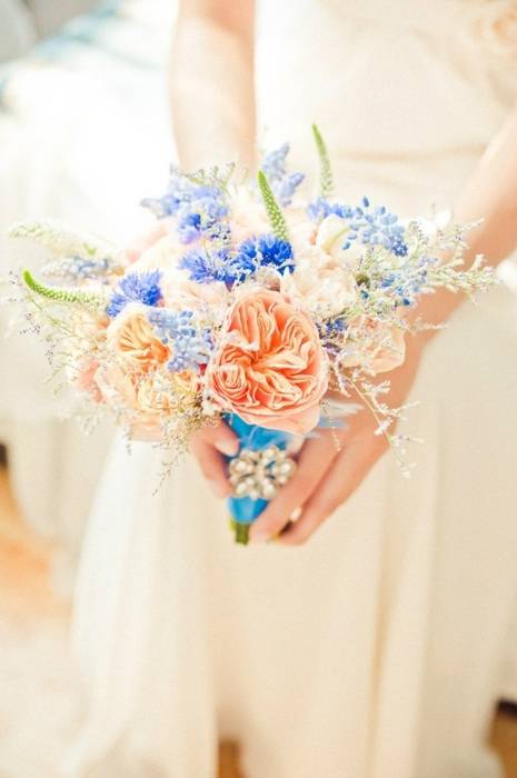 Оригинальный букет невесты – персиковый цвет всем к лицу: фото удачных композиций