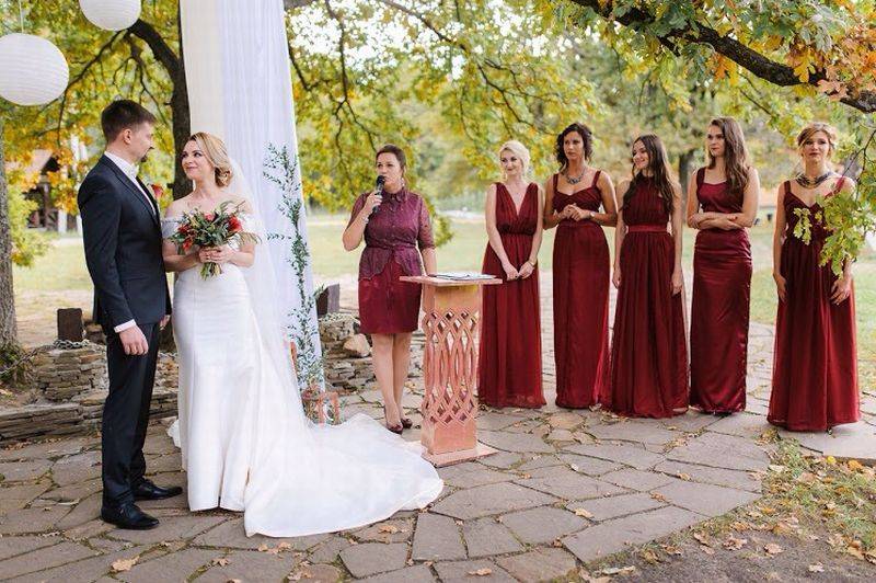 Яркая бордовая свадьба: советы по оформлению, одежда, аксессуары