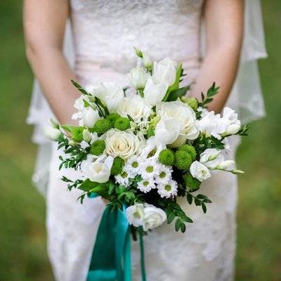 Абсолютная гармония: чем так прекрасна свадьба в зеленых цветах?
