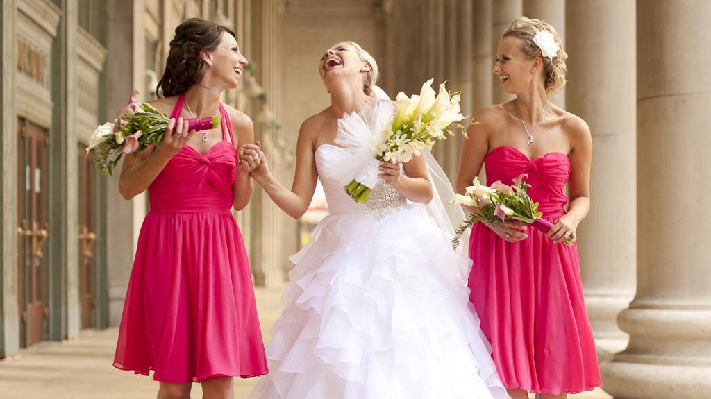 Красивые модные платья подружек невесты