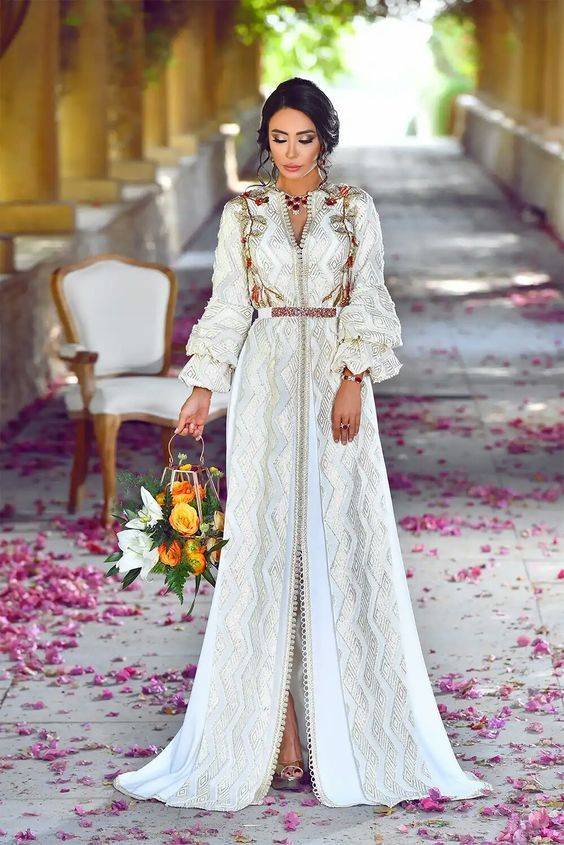 Свадебные платья восточных невест: особенности, фасоны и фото нарядов