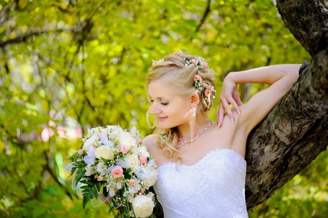 ? прически невесты на свадьбу ? для средних волос - фото 2019