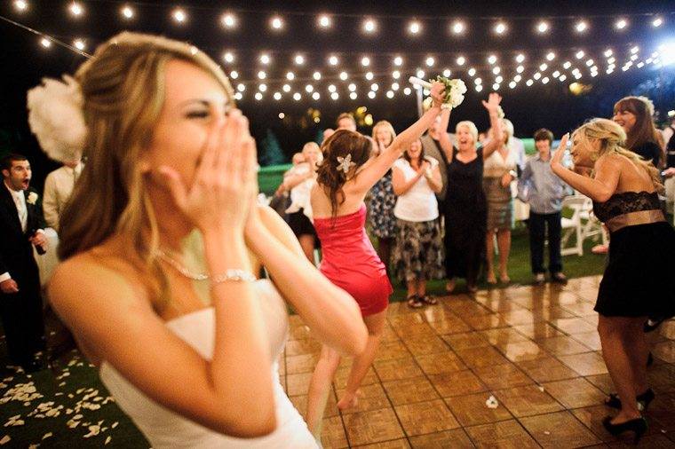 Конкурсы для жениха и невесты на свадьбе: за столом, вопросы молодоженам