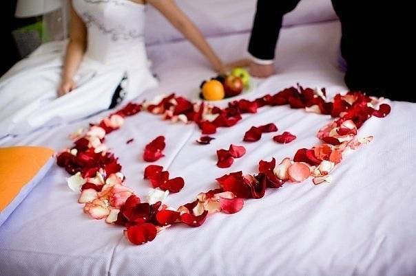 Лепестки роз на свадьбу