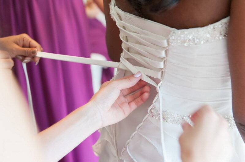 Как шнуровать свадебное платье